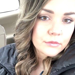 Meet your Posher, Courtney